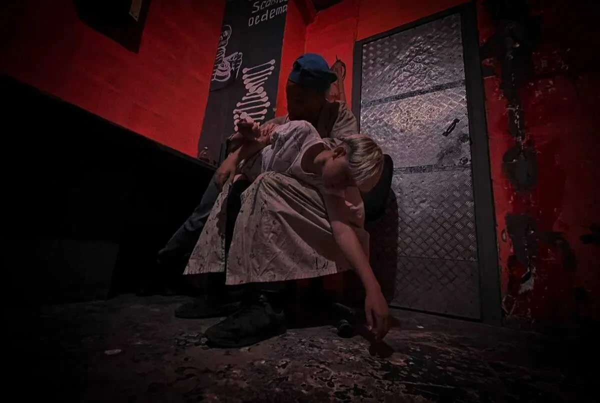 Квест-перфоманс «СУМАСШЕДШИЙ ПРОФЕССОР» Квест-перфоманс «СУМАСШЕДШИЙ ПРОФЕССОР»